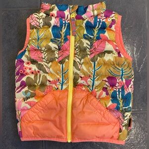 2T Girls Burton down vest in great condition!